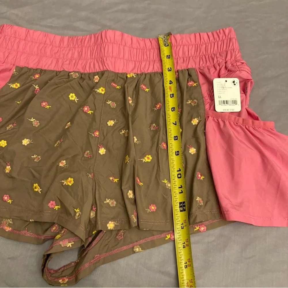 Free People Get Your Flirt On Embroidered Shorts Brown Pink Floral XL NWT - Picture 8 of 11